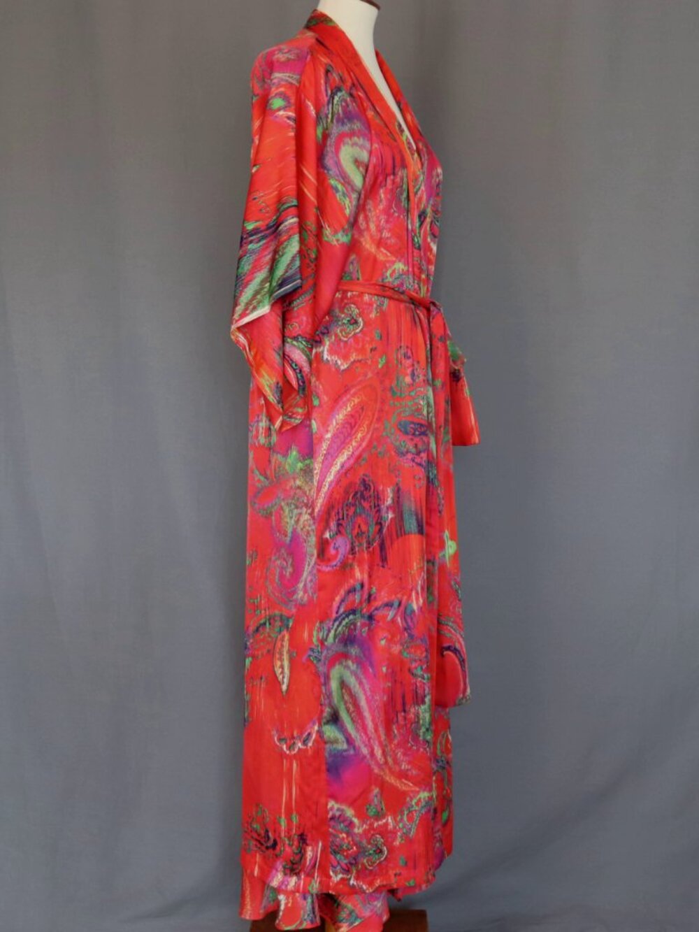Natori Small 2 Piece Floral Robe & Night Gown Charmeuse Chemise Set Red Green - Picture 12 of 13